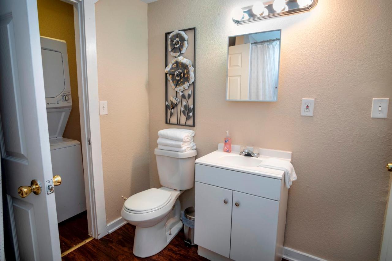Cozy Downtown 2br/1ba Sleeps 8 Appartement *